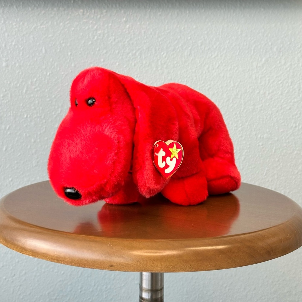 The image shows a Ty Beanie Baby known as "Rover the Red Dog